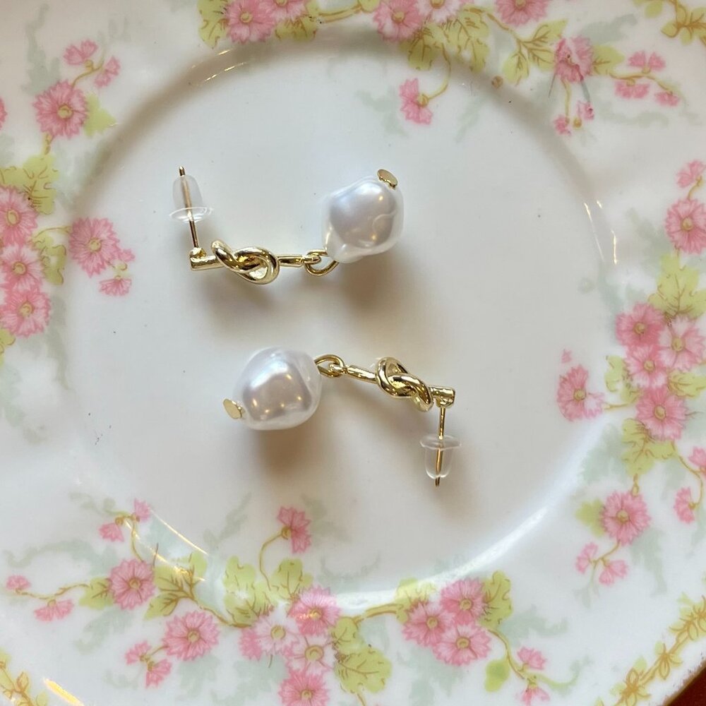 NEW Gold French Knot Pearl Drop Nautical Modern Women Dangle Earrings - Picture 3 of 6